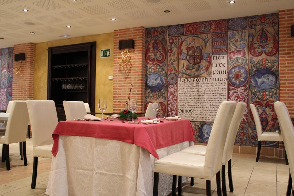 Hospedium Hotel Vittoria Colonna Medina de Ríoseco Buitenkant foto