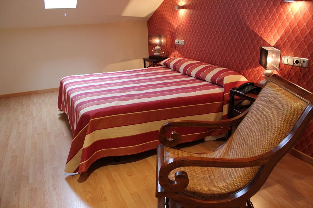 Hospedium Hotel Vittoria Colonna Medina de Ríoseco Buitenkant foto